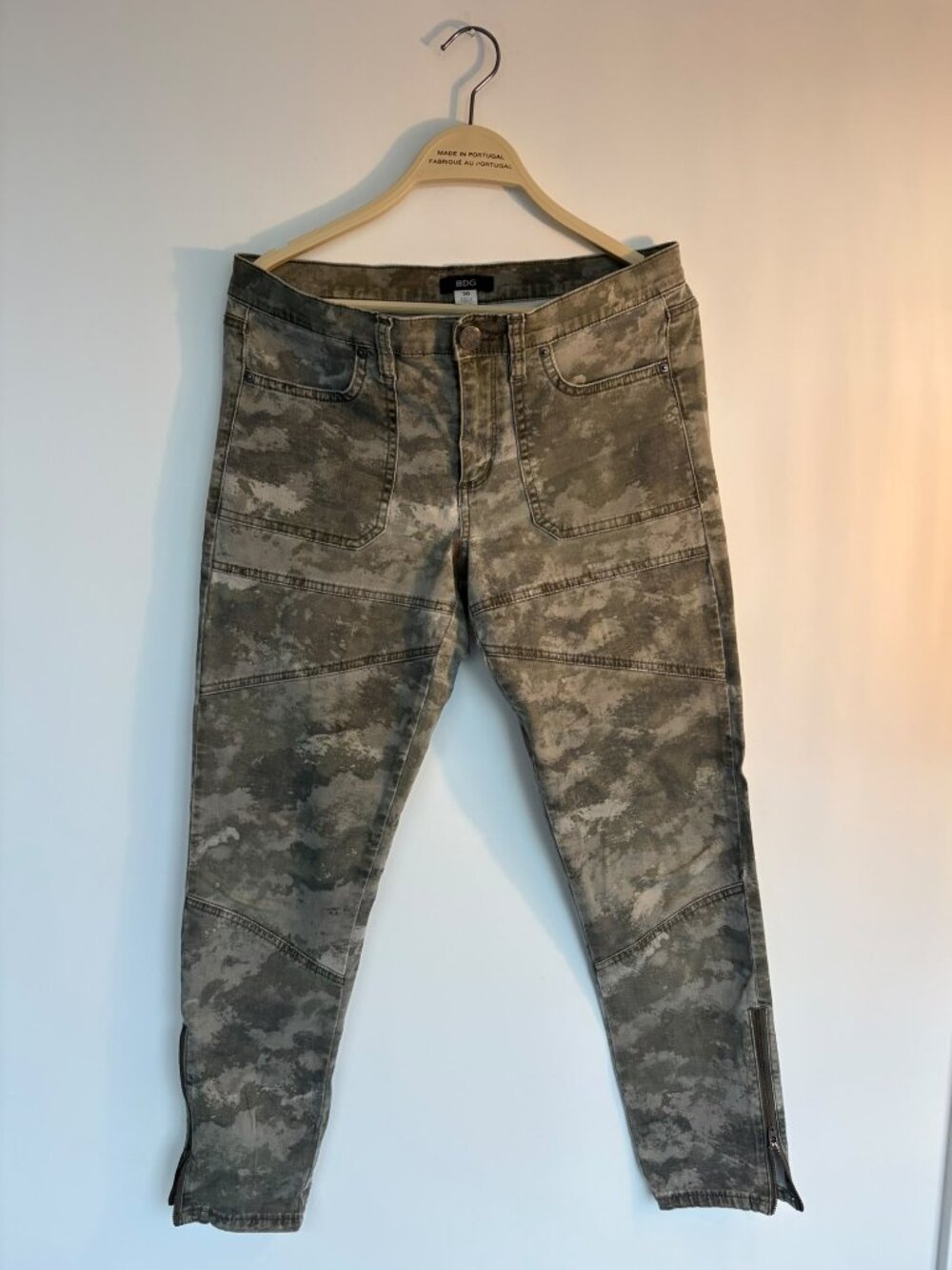 🖤 BDG Urban Outfitters Camo Utility Pants – Size 30